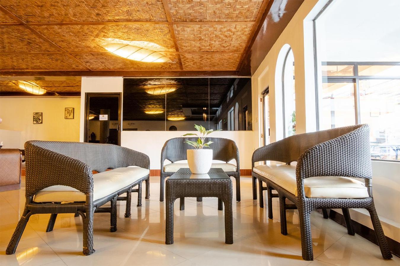מקטאן Public House Hostel מראה חיצוני תמונה